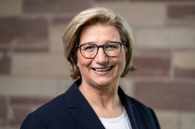 img_anke-rehlinger-2024-flur-portrait-download Ministerpräsident von Sachsen-Anhalt Herr Haseloff